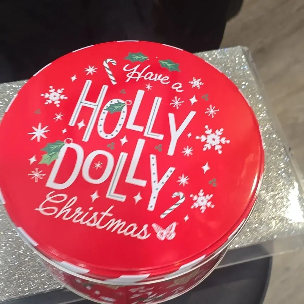 Dolly Parton celebrate season